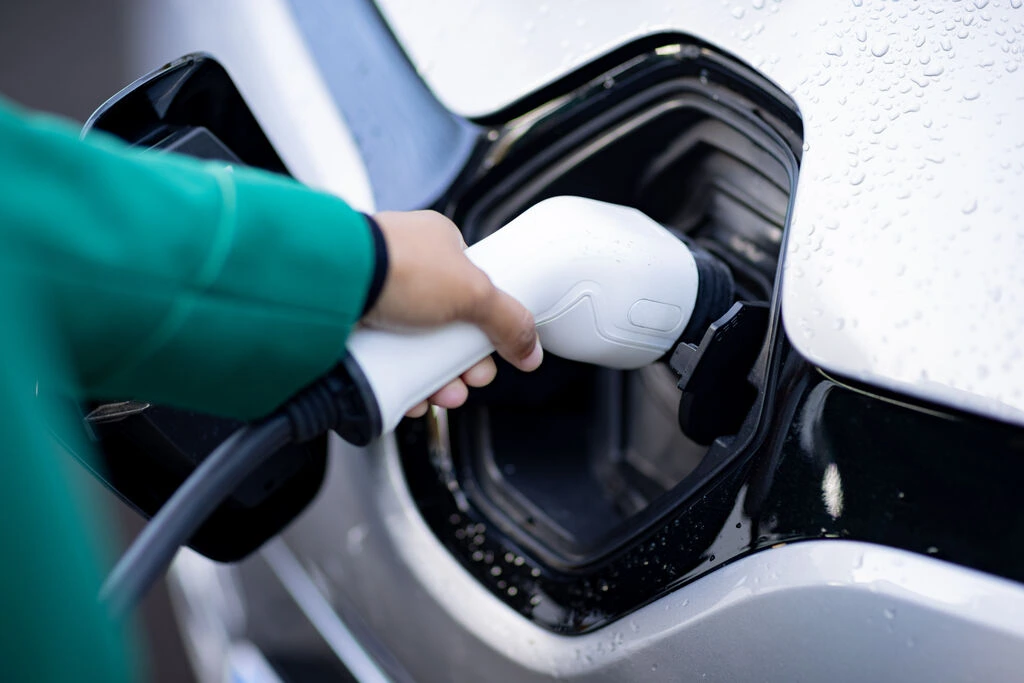 Electric Mobility & Integration of Renewable Energies 2 Electric Mobility